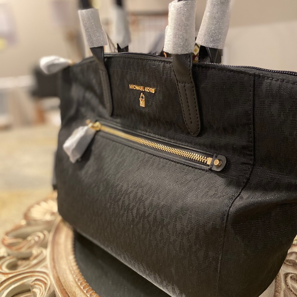 BRAND NEW MIchael Kors Handbag